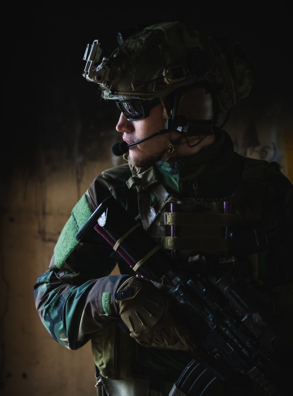 front-view-close-up-of-caucasian-soldier-with-a-rifle-stand-guard-securing-territory-looking-around.jpg front-view-close-up-of-caucasian-soldier-with-a-rifle-stand-guard-securing-territory-looking-around.jpg